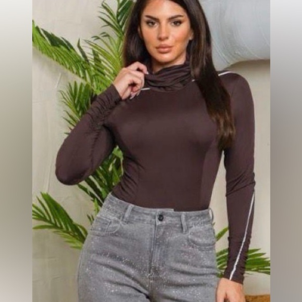 #189 brown stripe turtleneck top